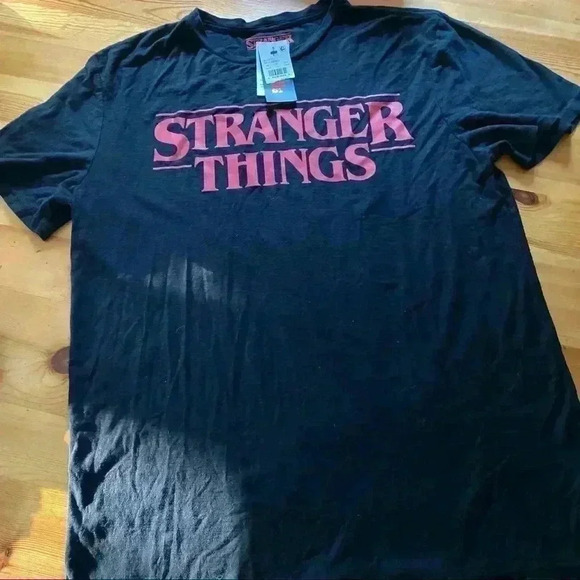 NWT Stranger Things T-shirt - Picture 1 of 8
